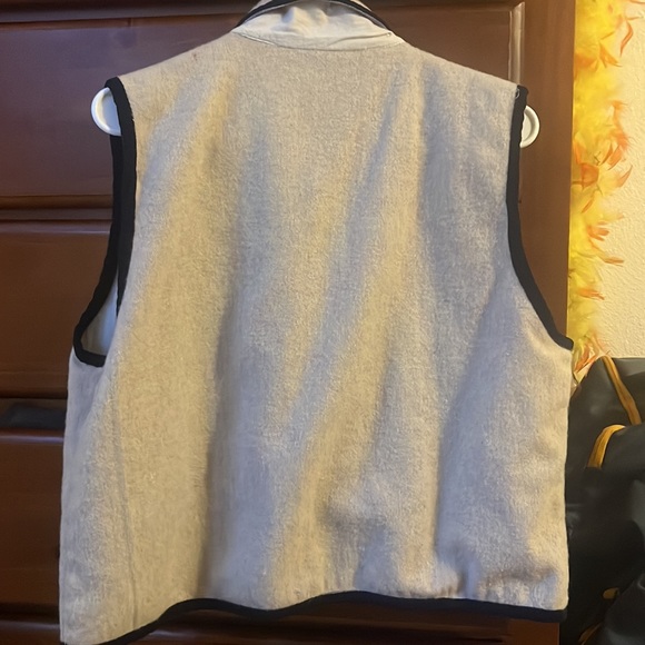 New Directions Vest - Picture 2 of 3